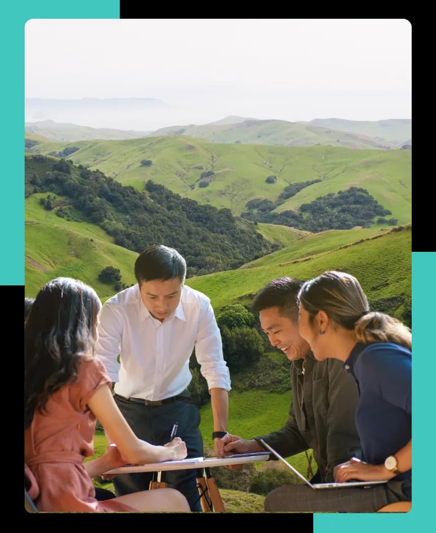 Een team dat plannen ontwikkelt voor het aanvraagproces